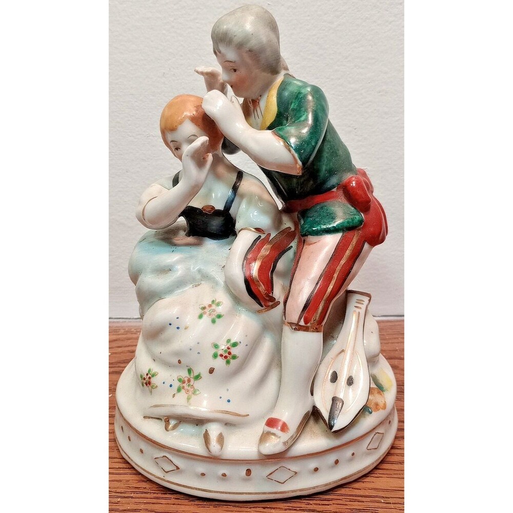 Occupied Japan Vintage Porcelain Figurine – Friendly Couple – 1945-1952 – As Is
